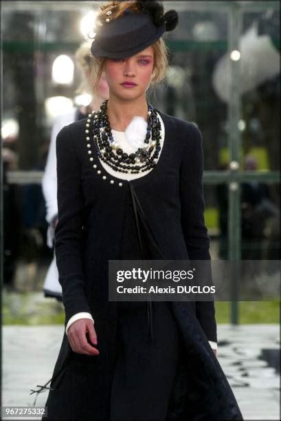 paris spring 2003 chanel|Paris Fashion Show Spring Summer 2003 Chanel Photos and .